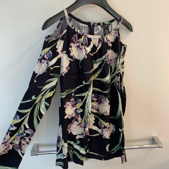 Club Monaco Sundith Cold Shoulder Top - Picture 2 of 6